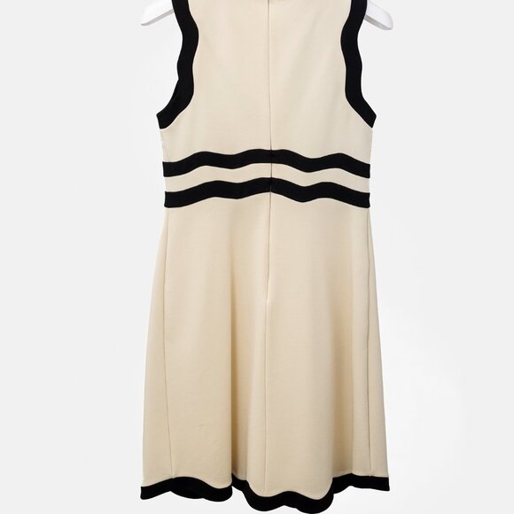 *SOLD* Gucci Black and Ivory Stretch Mini Dress - Picture 2 of 12